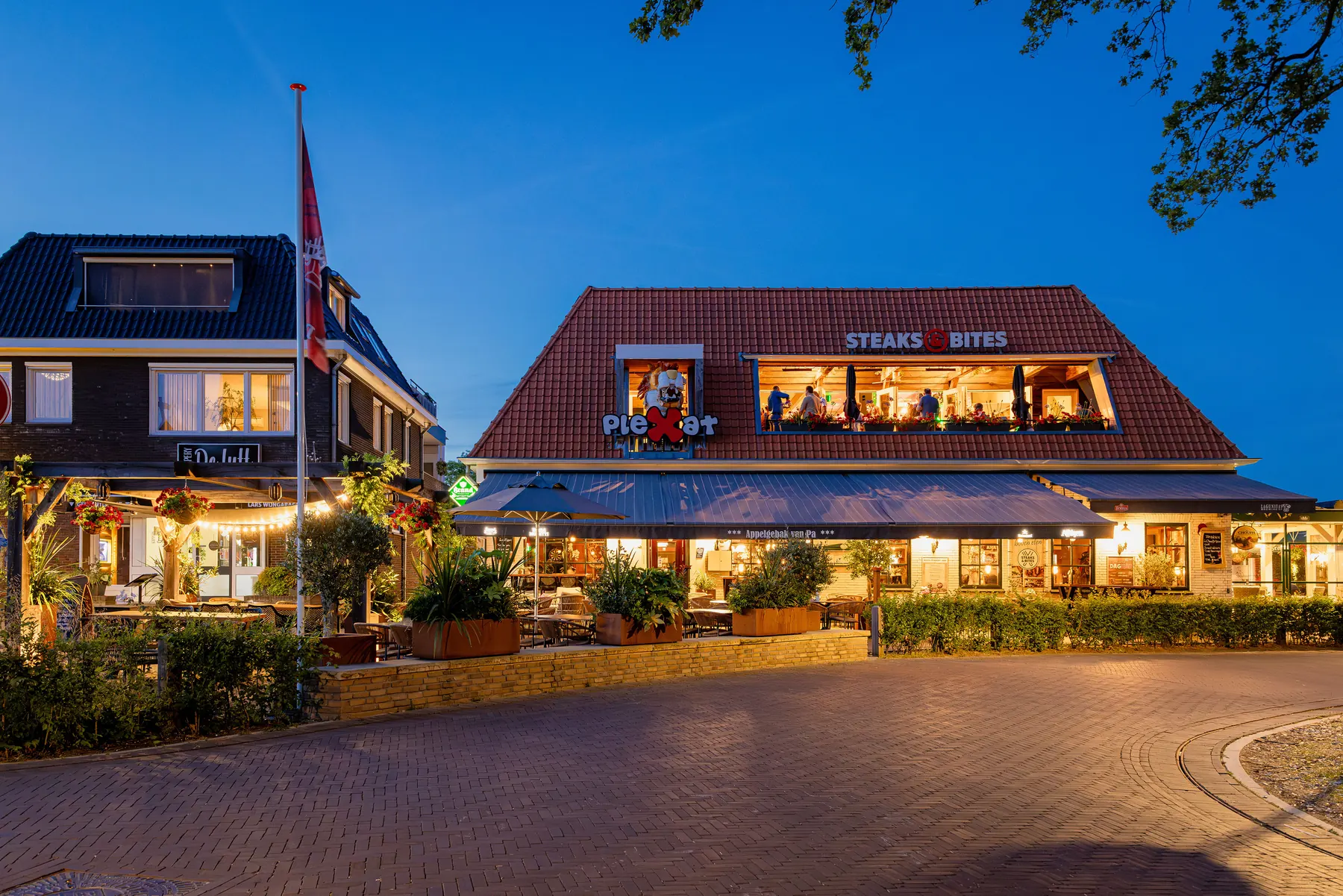 Eetcafé Plexat aan de Dorpstraat in De Lutte